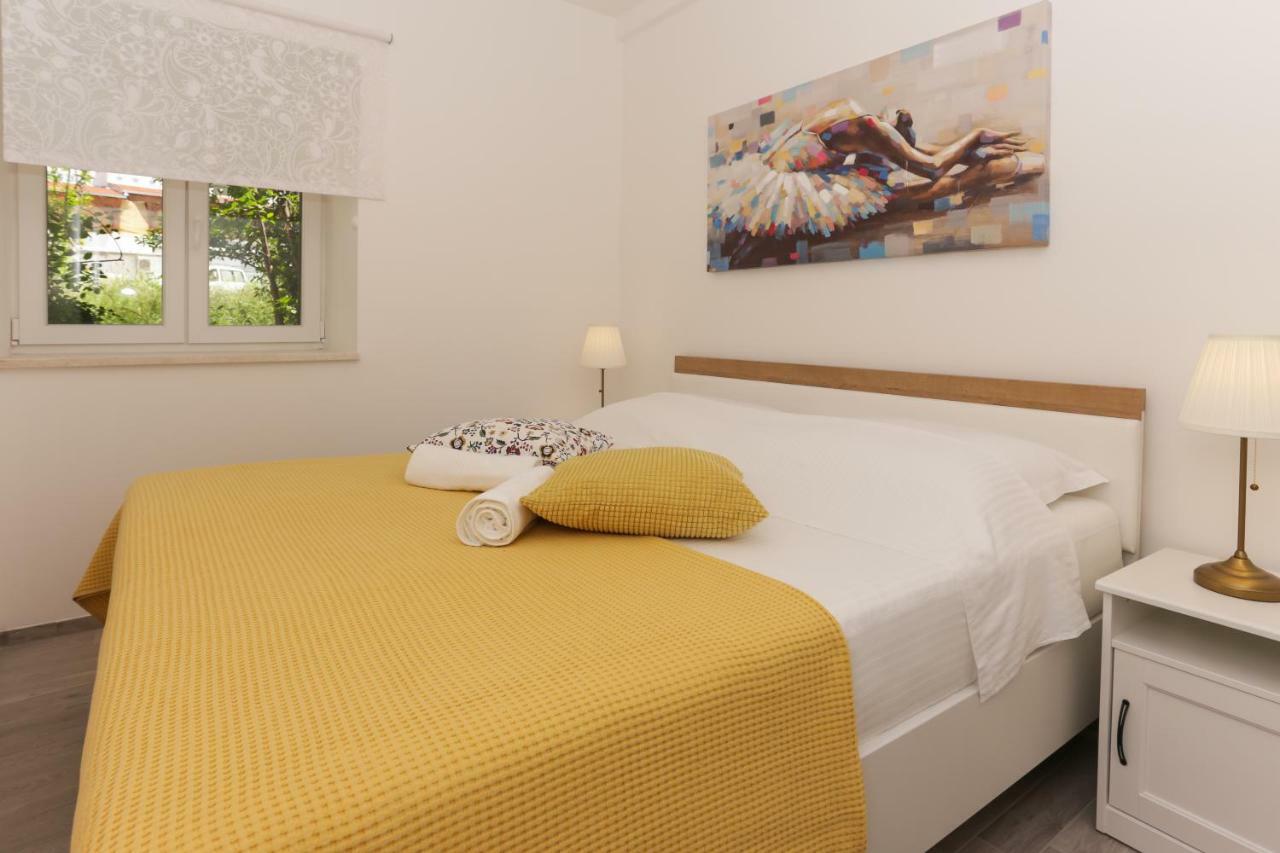 Beach Apartment Korina Sumpetar Extérieur photo